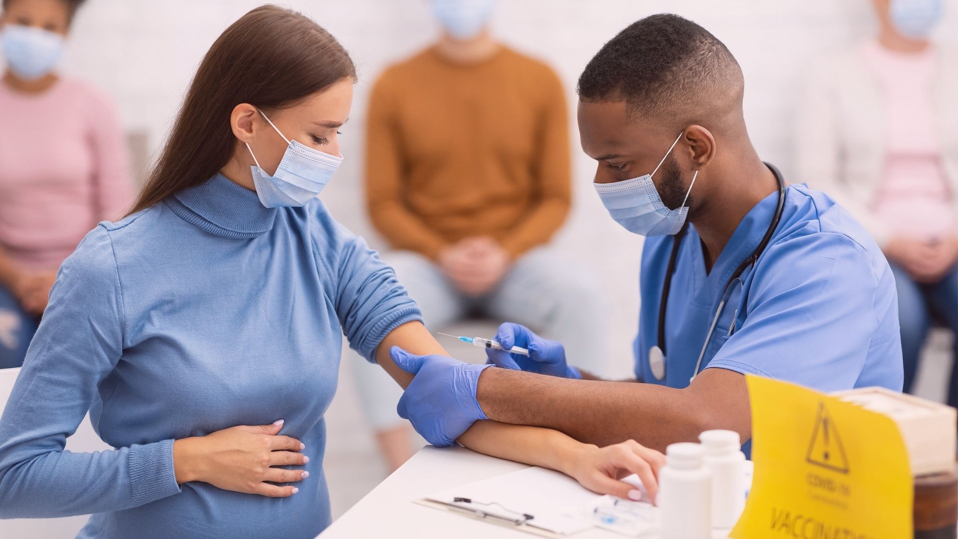 Febre amarela, sarampo e rubéola são algumas das doenças que tiveram ajudas das vacinas para serem controladas.