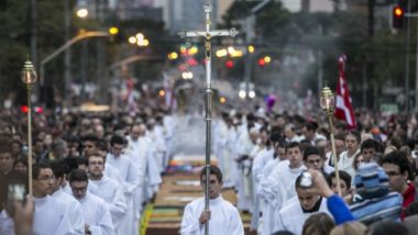 Procissão de Corpus Christi realizada em Curitiba, em junho de 2014.