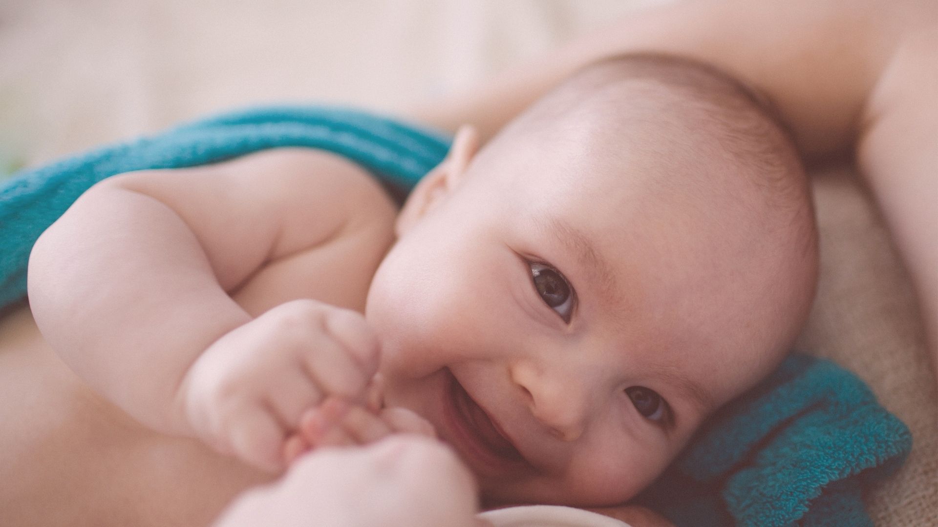 Pesquisa conduzida na USP mostrou que mulheres lactantes vacinadas contra a Covid-19 repassam os anticorpos via leite materno