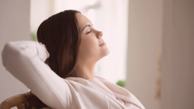 Como praticar meditação em cinco minutos e controlar o estresse Além de aliviar o estresse e a ansiedade, meditar diariamente pode nos fazer ser mais produtivos, concentrados e até dormir melhor.