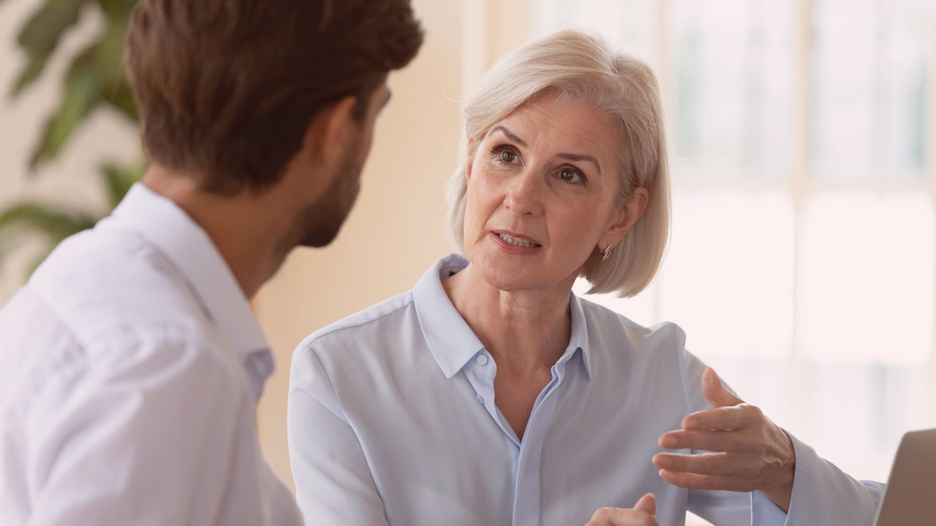 Algumas conversas precisam acontecer e fugir delas pode piorar a situação. Mas há maneiras de fazer isso minimizando os efeitos.