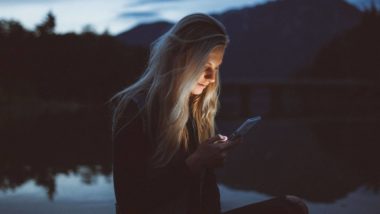 Como as redes sociais influenciam no desenvolvimento moral dos jovens O ambiente online é um terreno moral que requer habilidade de navegação e aos pais cabe compreender essa relação dos filhos com o virtual e criar uma rota segura para eles
