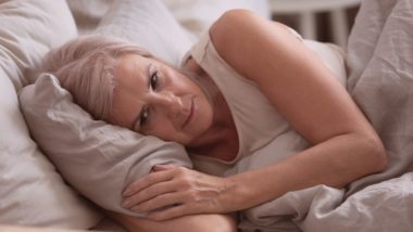 A cada 10 mulheres que atingem a menopausa, seis têm sintomas de insônia Perda do sono ou insônia é uma característica comum da menopausa, e que pode surgir mesmo no início do processo