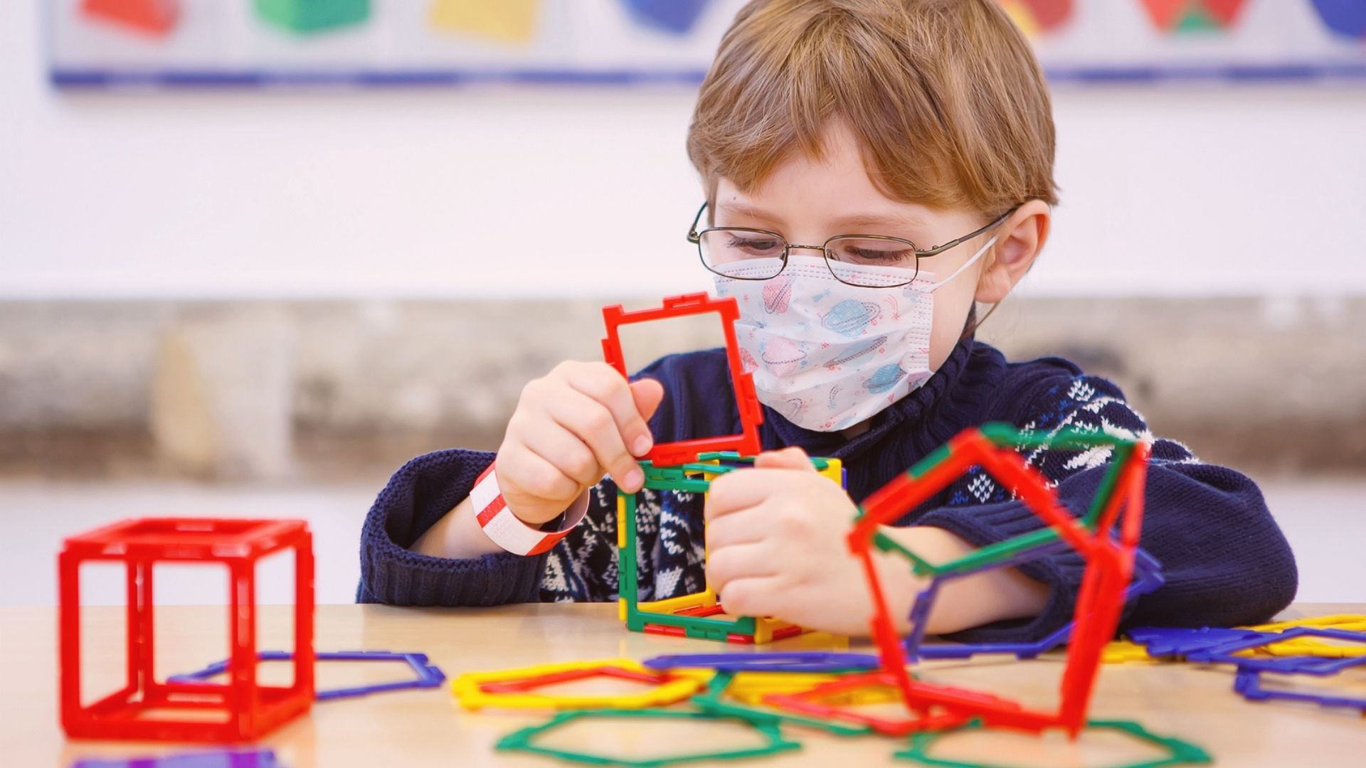 Famílias e escolas precisam estar mais unidas do que nunca para ajudar crianças e adolescentes no retorno às salas de aula.