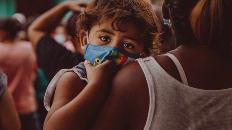 Covid-19: mais de 1 milhão de crianças perderam pai ou avô em todo o mundo As mortes associadas à Covid-19 foram, em todos os países analisados pelo estudo, mais elevadas entre homens do que entre mulheres.