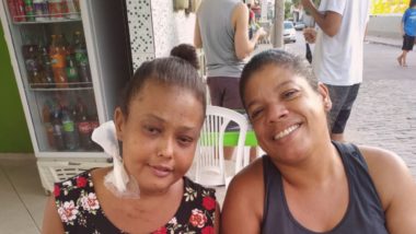 Abandonada pela família, sobrevivente de Covid-19 ganha novo motivo para sorrir Yamilla ficou cega por conta da diabetes e ao contrair Covid foi abandonada pela família no hospital onde conheceu aquela Adriana.
