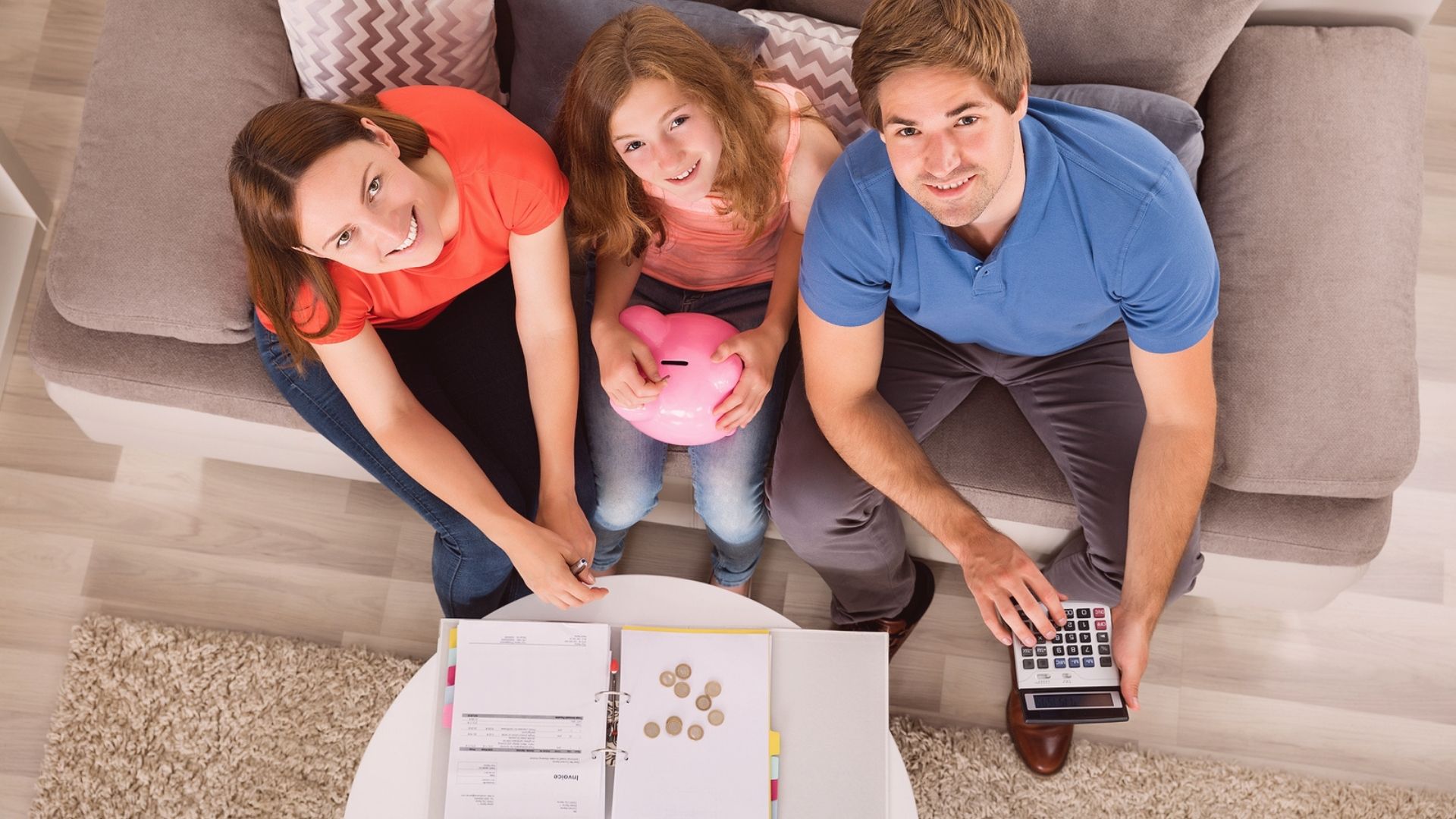 Se não há controle nos gastos e a família vive endividada, a tendência é que os filhos se tornem  financeiramente desorganizados.