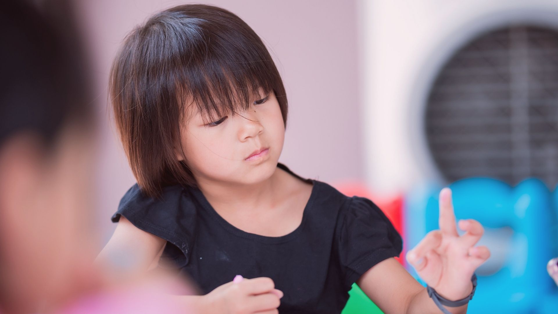 Uma rotina saudável inclui momentos de alta concentração alternados por tempos de descanso e estímulo à criatividade livre.