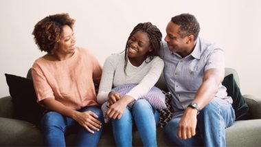 Família perfeita: ser mãe de adolescente desafia este roteiro O filme diariamente reconfigurado com novas exigências me ensina que formar família perfeita pode até ter começo mas nunca, fim.