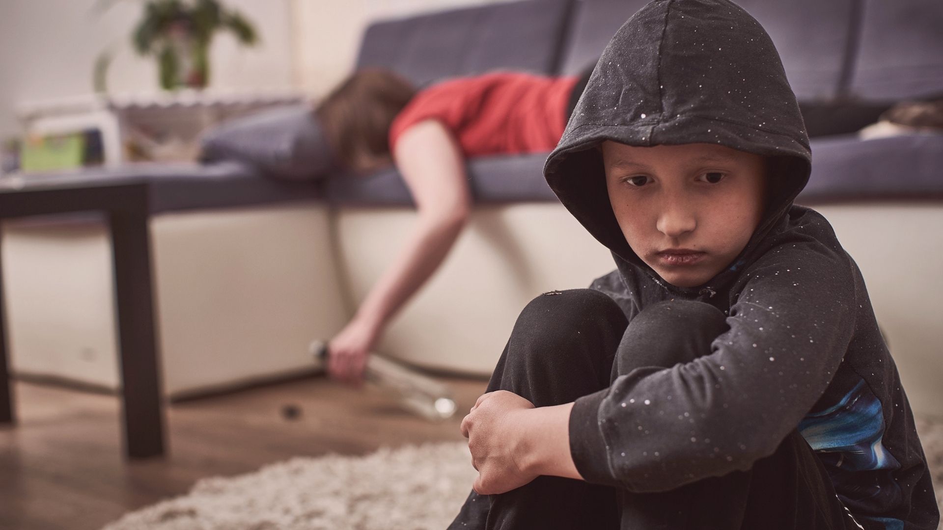 O uso de substâncias pelos pais foi associado a uma redução no bem-estar da criança em todas as cinco áreas de análise de um estudo.