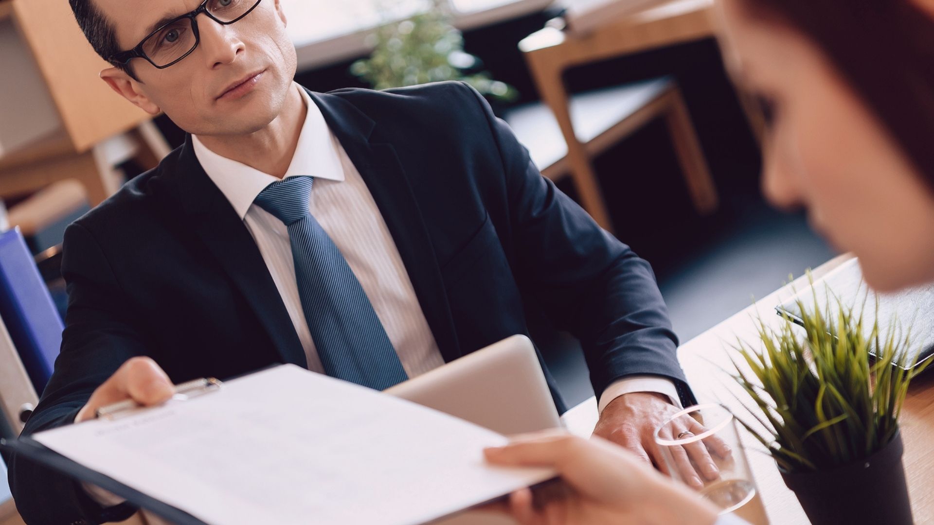 Não há como definir se um dos tipos de inventário é mais econômico, porque isso dependerá do montante da herança do falecido.