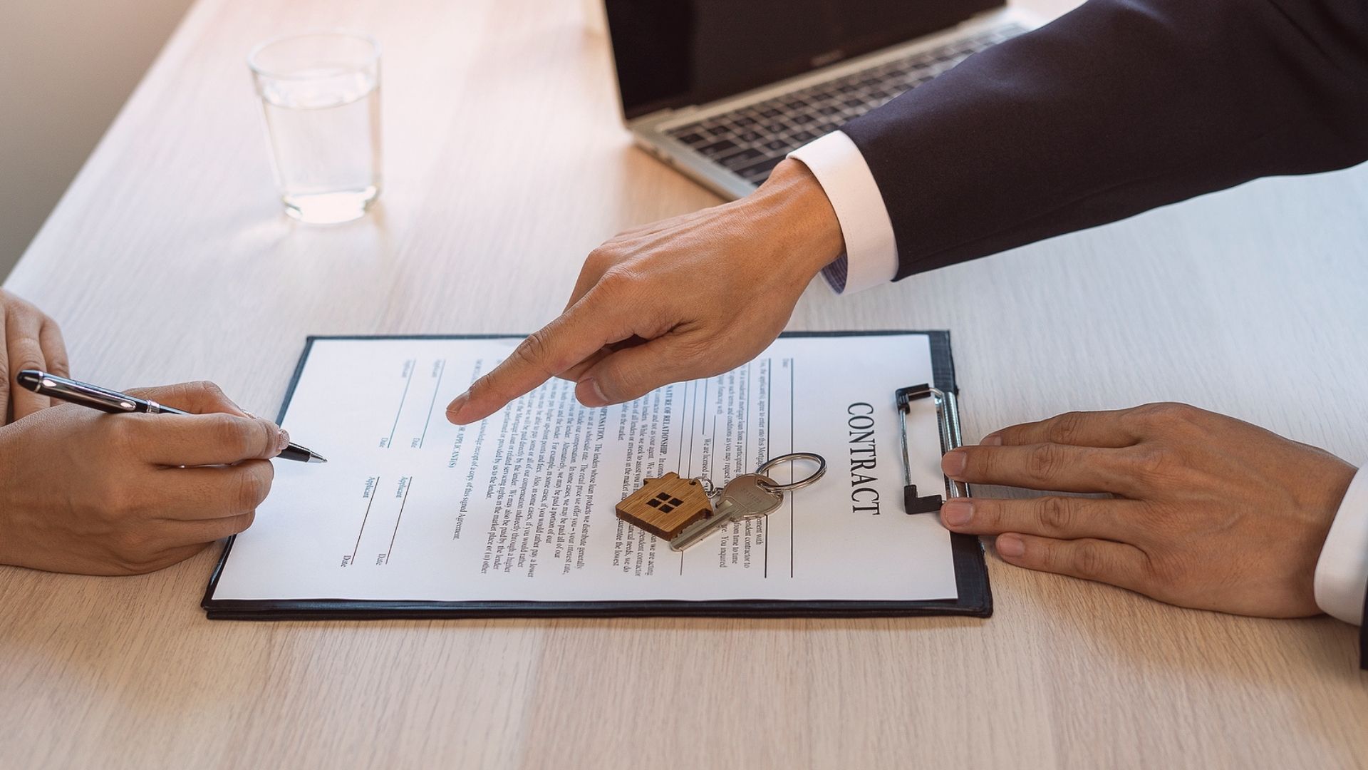 A venda de um dos bens do inventário somente pode ocorrer quando os interessados estiverem de acordo e a justificativa for plausível.