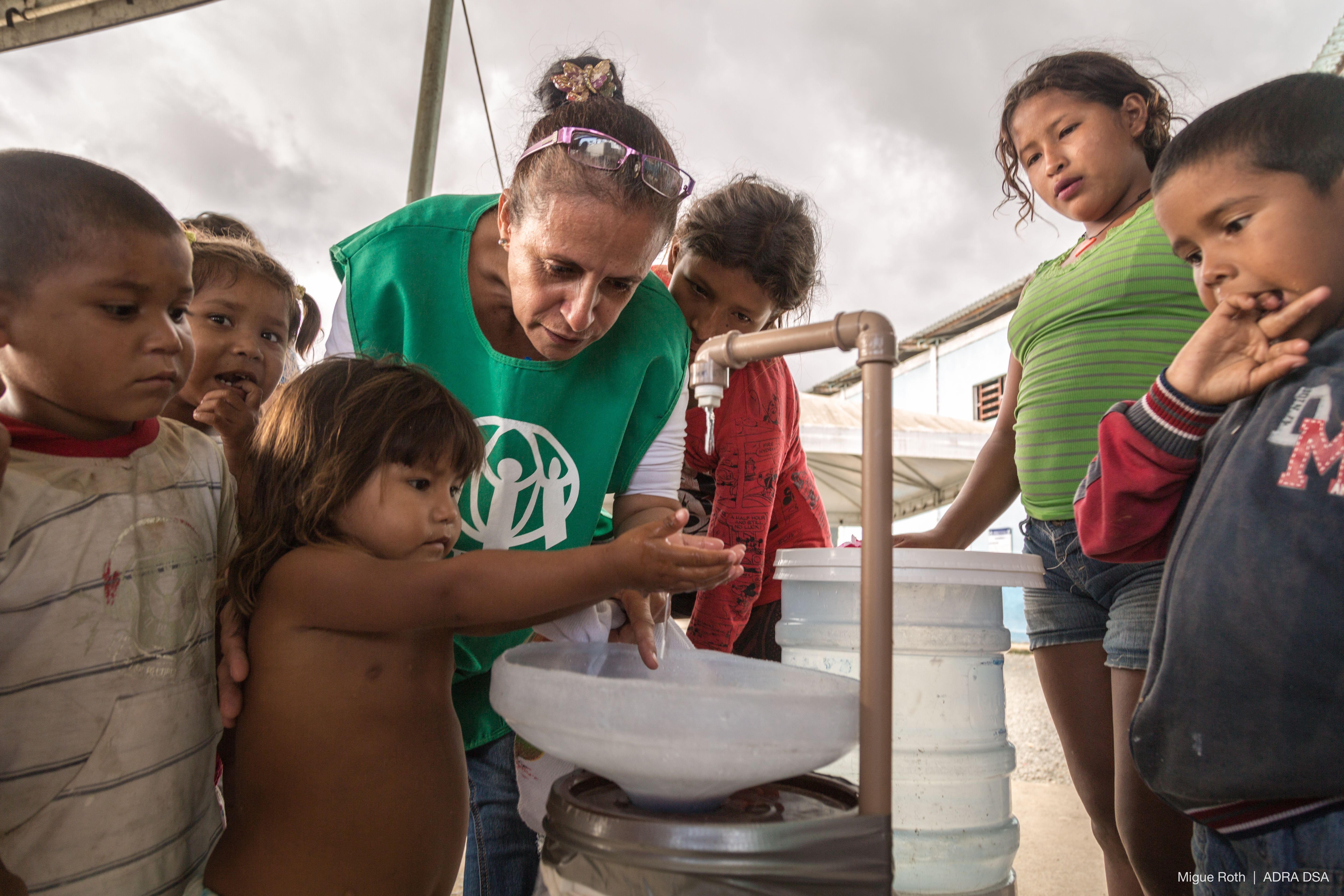 Com o auxílio de doadores, a instituição já atendeu mais de 100 mil pessoas em situação de vulnerabilidade no país, atuou em catástrofes como a de Brumadinho e ajudou 60 mil refugiados.