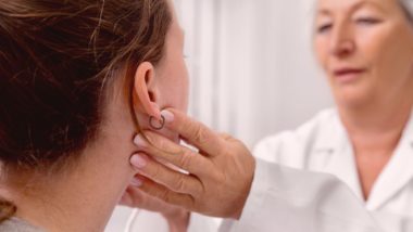 Linfoma de Hodgkin tem como sintoma principal ínguas em locais específicos Podem aparecer na região do pescoço, das axilas, na região inguinal e até nos órgãos linfoides que estão no nosso tórax e nosso abdome.