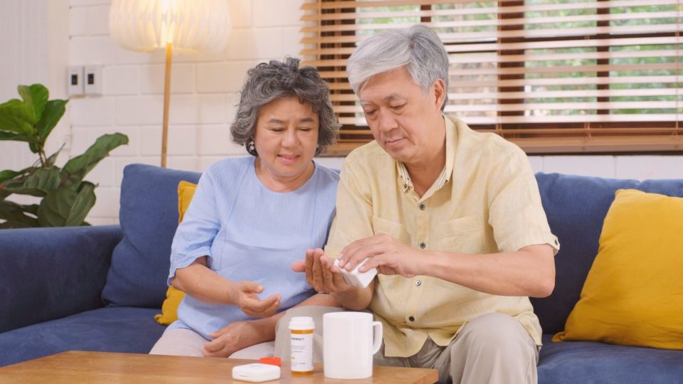 Casais tendem a compartilhar certos problemas de saúde, diz estudo Pesquisadores perceberam semelhanças nas taxas de colesterol e triglicerídeos e até mesmo na incidência de certas doenças, como hipertensão e diabetes.