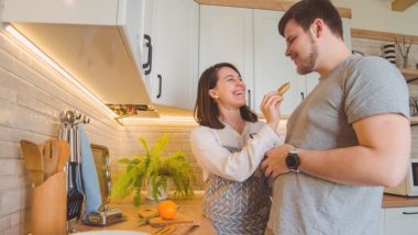 Como ajudar (e não atrapalhar) seu parceiro na perda do peso Trocar agrados com comida por outros tipos de carinho é uma atitude importante para emagrecer em família.