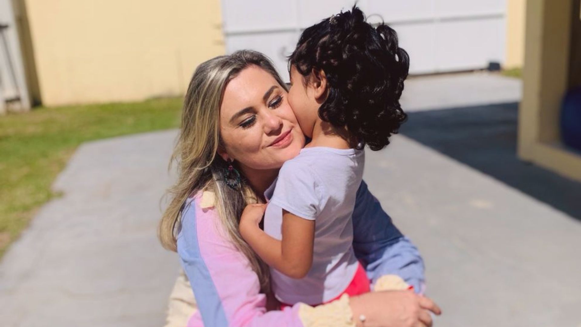 Scheila abandonou uma carreira bem-sucedida para se dedicar à Casa de Acolhimento Semente Viva.