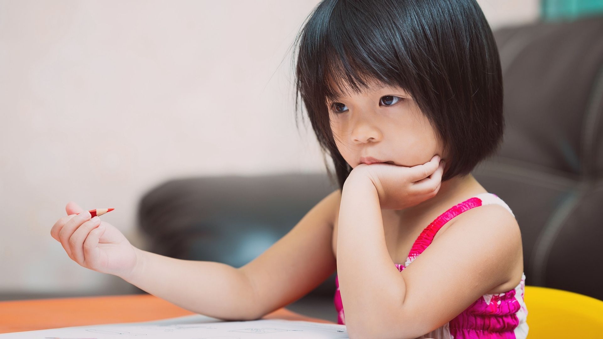 Hoje as crianças nascem em famílias pequenas e convivem em grupos reduzidos, o que dificulta o aprendizado da autorregulação.