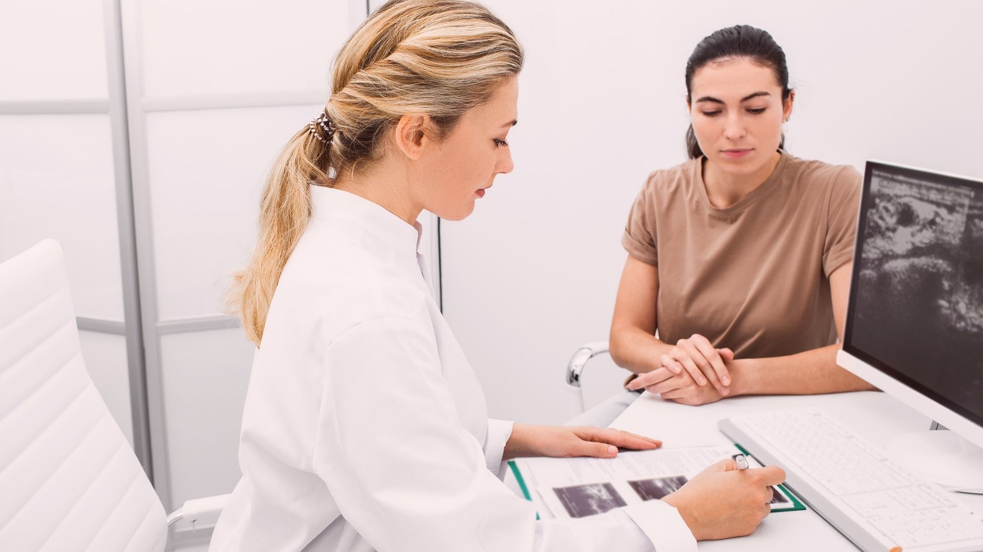 Muitas mulheres têm buscado consultórios de ginecologia para relatar distúrbios na menstruação durante a pandemia de Covid-19.