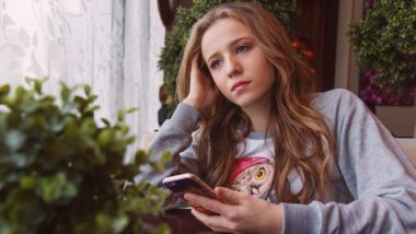 Provocações de filho adolescente, acredite, podem ser demonstrações de afeto Perdido na confusão emocional da fase, as provocações de filho adolescente viram recurso de compensação ao “incômodo” com os pais.