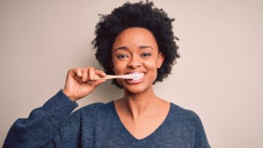 Cúrcuma, casca de banana e carvão são ineficazes para clareamento dental Clareamento dental caseiro não traz resultados e pode causar alguns problemas.