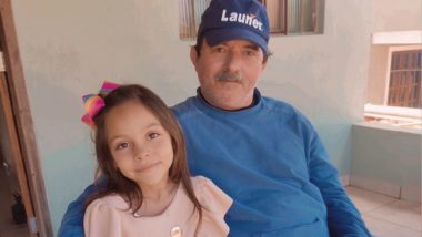 Criança pede cadeira de rodas para vizinho como presente de Natal: “ele precisa” Emanuelly da Luz Rodrigues percebeu que o vizinho não saía de casa por dificuldades de locomoção e decidiu trocar seu presente pelo dele: “eu posso ganhar em outro momento”