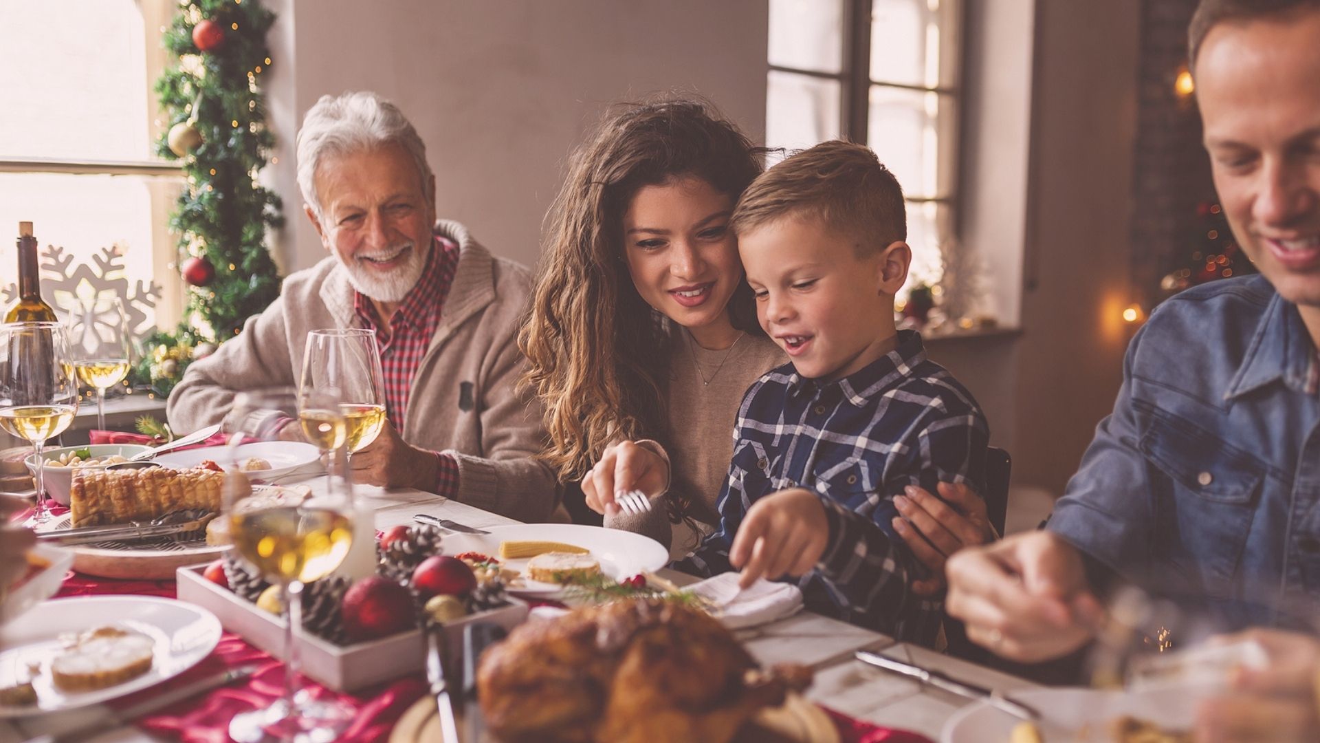 Depois de tantos meses com restrições, as festas de fim de ano e todo o 2022 devem ser pautados pela empatia, respeito e acolhimento.