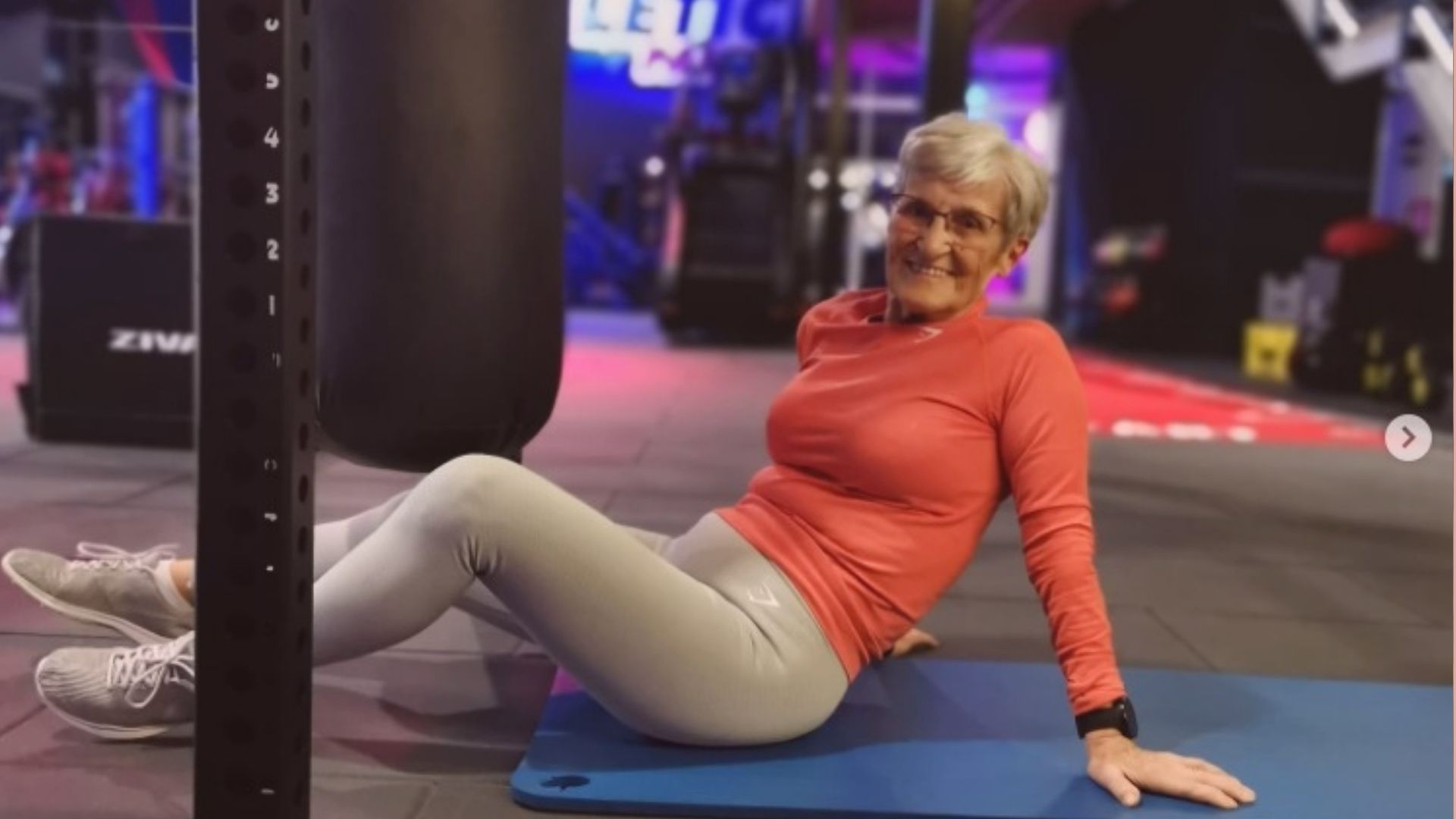 Erika Rischko começou a frequentar a academia aos 55 anos, aumentou progressivamente seus treinos e hoje se exercita duas vezes por dia
