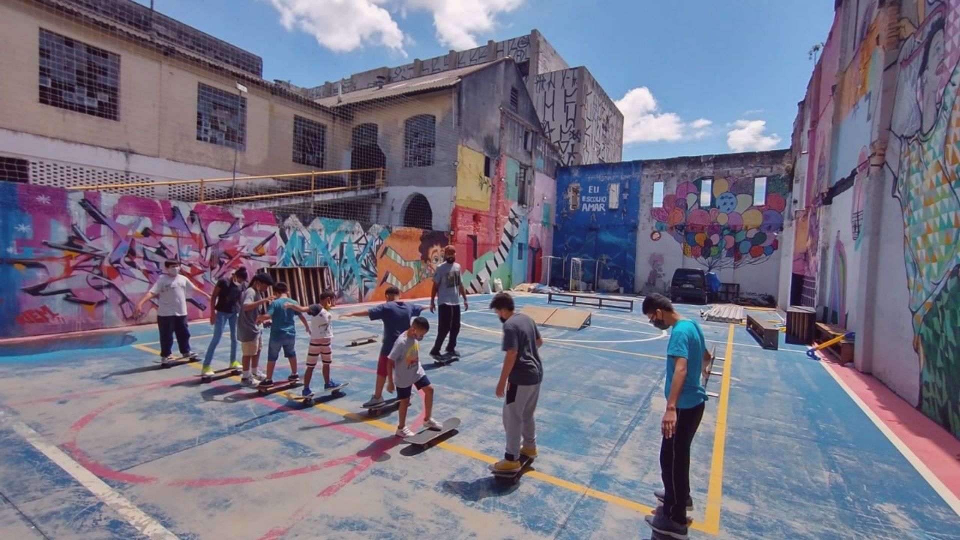 Crianças e adolescentes que vivem perto da cracolândia, em São Paulo, podem frequentar diversas atividades no contraturno escolar.