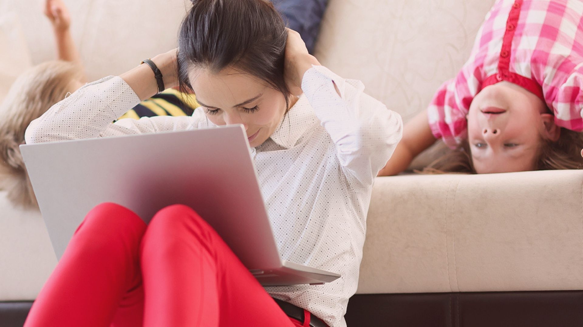 O burnout é um estresse causado pelo excesso de trabalho, mas a rotina de pais também pode ser exaustiva e causar esgotamento.