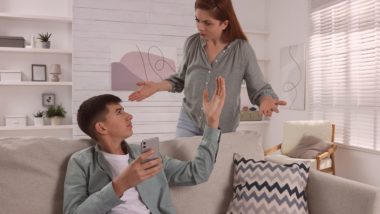 Desabafo de mãe de adolescente “de hoje” Precisamos aprender a educar filhos adolescentes "de hoje" para o futuro já escancaradamente diferente de tudo o que já vivemos.