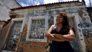 Mais do que reformar casas, entregar lares que transformam vidas é a missão dessa jovem Ao superar traumas da infância, Fernanda criou uma ONG que reforma casas e instituições em situação de vulnerabilidade social.