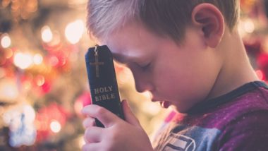 A religiosidade na formação dos filhos Deixar que os filhos descubram sozinhos o caminho da espiritualidade e religiosidade é compactuar com a formação incompleta de quem nos foi confiado.