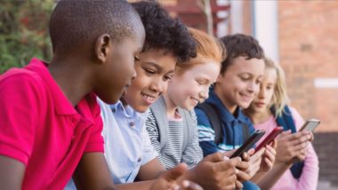 Noventa e nove por cento das crianças e adolescentes entre 3 e 17 anos usam redes sociais É preciso avaliar os riscos que redes sociais trazem em diferentes idades, como problemas de atenção, estresse e ansiedade.