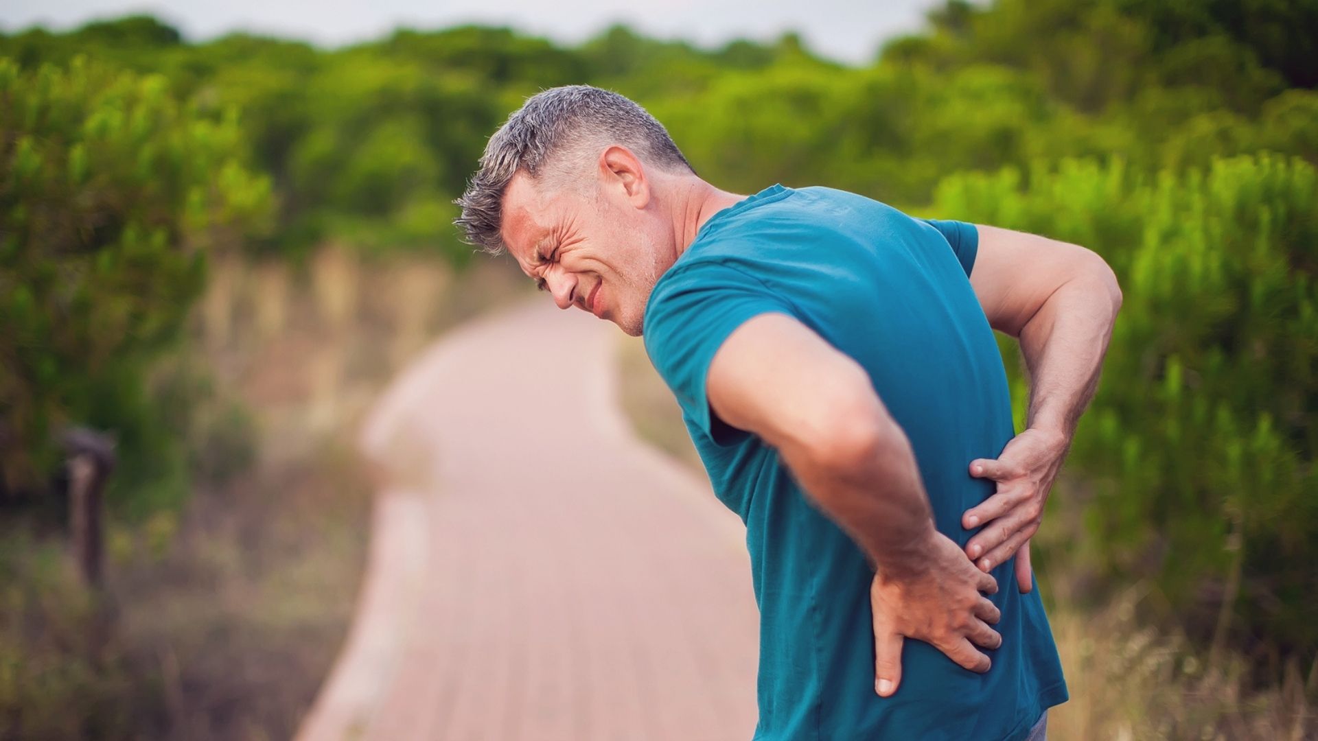 As dores podem tanto  aparecer como episódios repentinos e doloridos, quanto atrapalhar a rotina e não cessar logo.