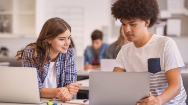 Programas de estágio: oportunidade para jovens amadurecerem pessoalmente e profissionalmente Os programas de estágio expõem os jovens a desafios de negócio que ajudam a entender o ecossistema de uma organização.