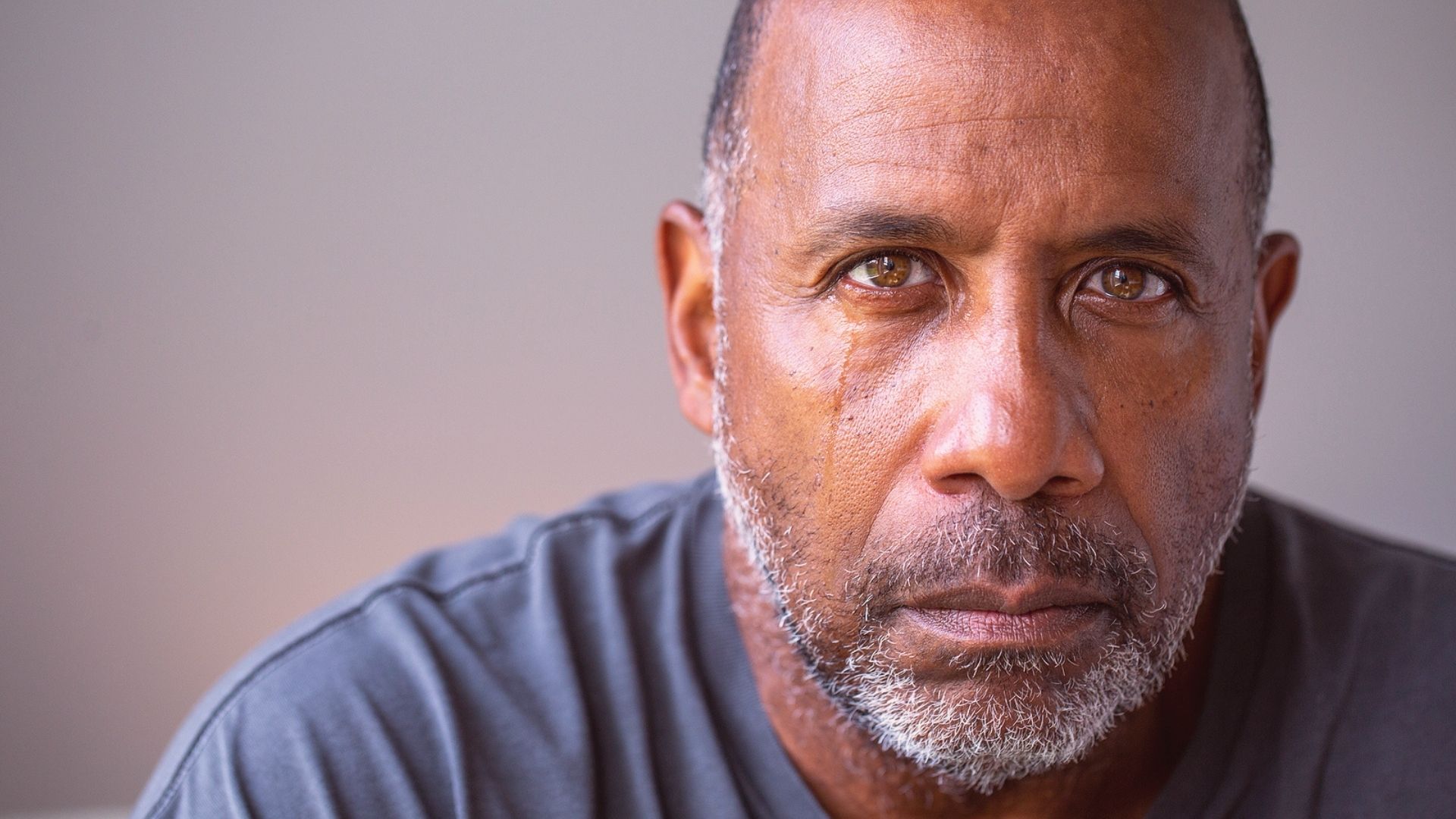 Uma em cada três pessoas luta consistentemente durante os meses de outono e inverno com um tipo de depressão.