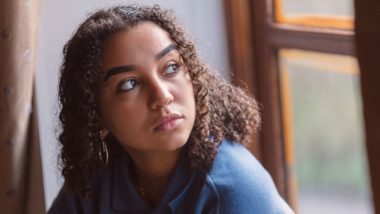 A difícil socialização com filho adolescente Só vivendo para entender e aprender que carência de socialização com filho adolescente se resolve ajustando arestas pelo diálogo.