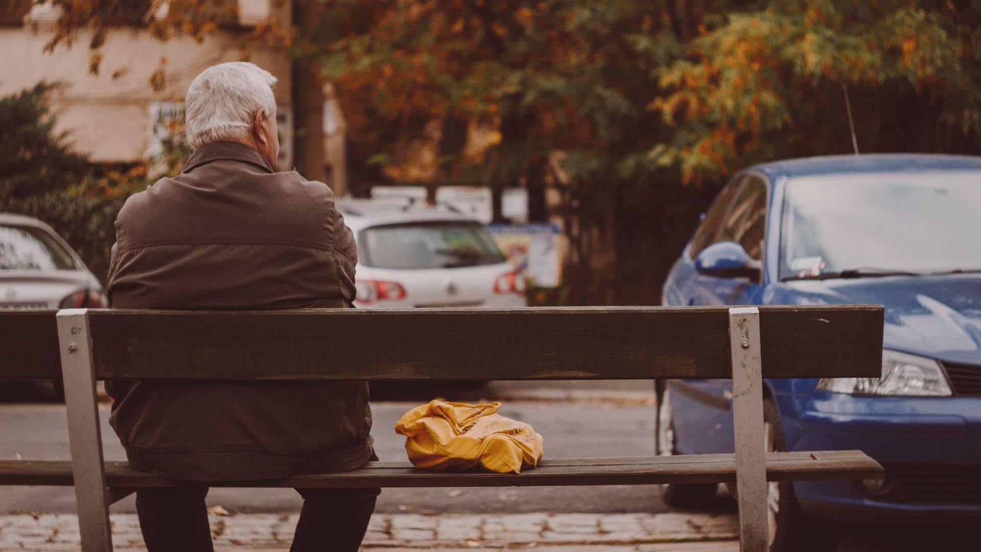 Normalmente as pessoas não se preparam para a velhice e têm medo das mudanças físicas e da mudança de seu papel na sociedade.