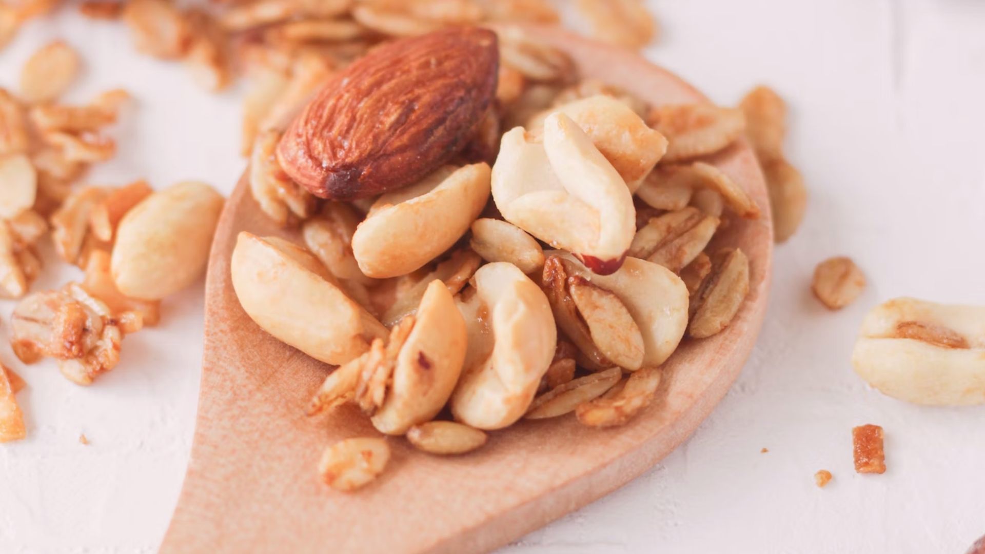 Com cuidados específicos, mesmo os bebês podem se beneficiar da riqueza nutricional das oleaginosas.