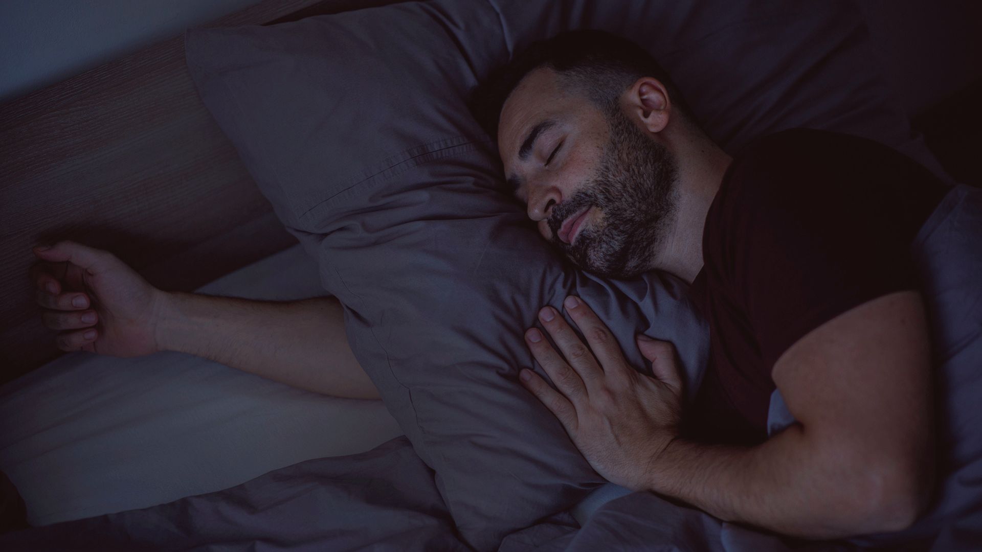 Excesso de sonolência durante o dia pode ser causada pela falta de sono reparador à noite.