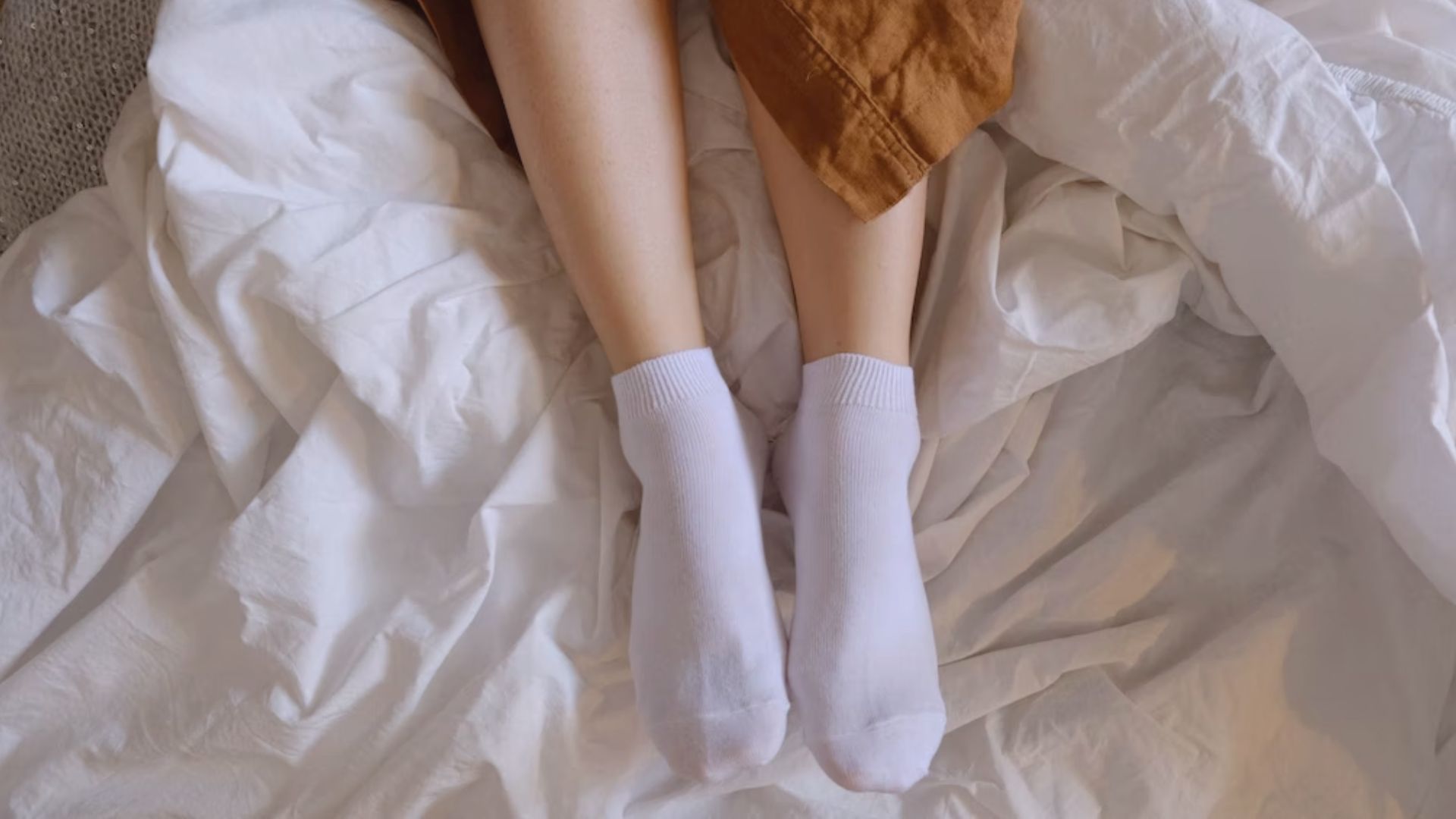 Além da insônia, é muito comum encontrar pessoas que tem pernas inquietas e desconhecem a relação com um transtorno do sono.