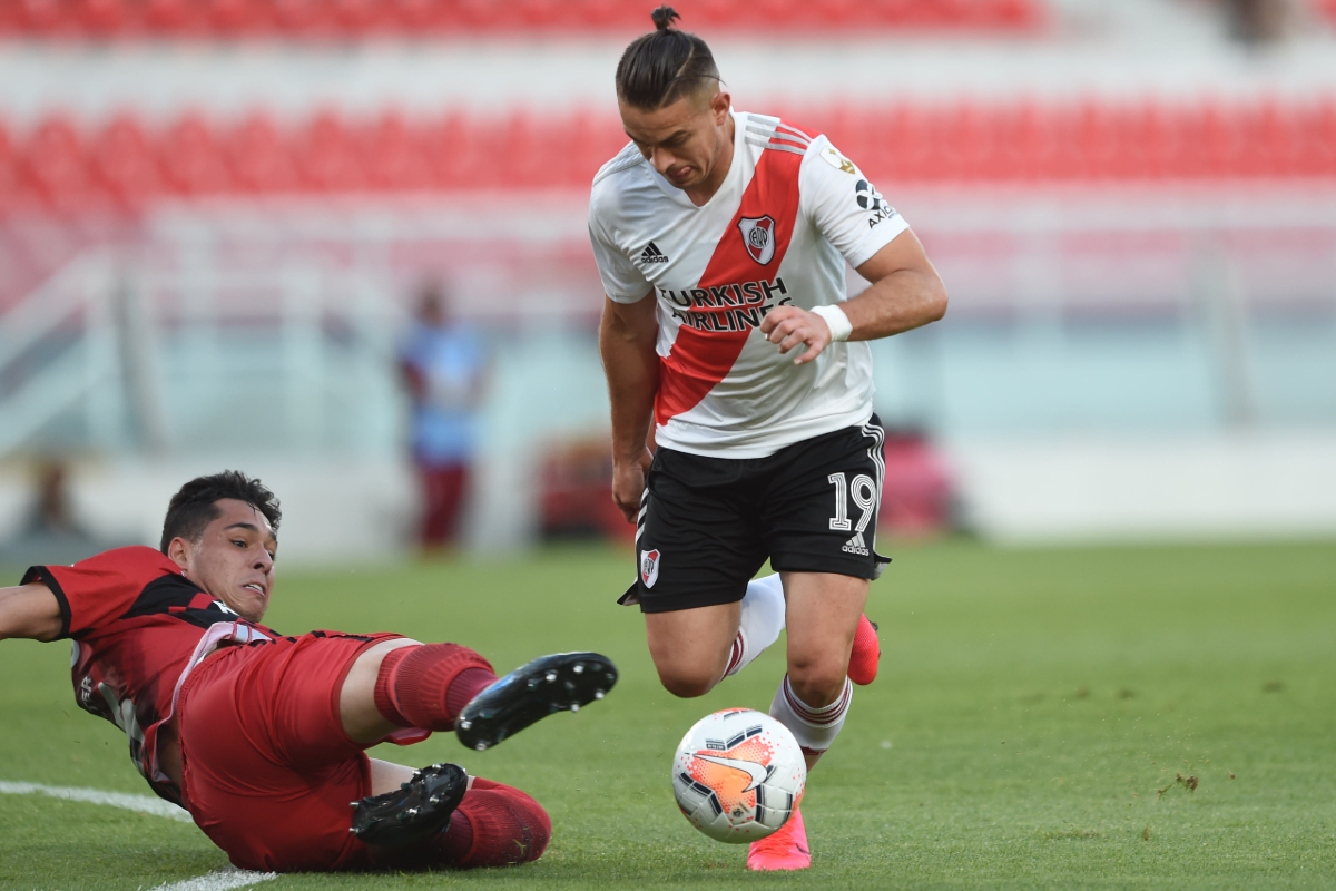 Lucas Halter na marcação sobre Santos Borré. Foto: Divulgação/CARP Lucas Halter na marcação sobre Santos Borré. Foto: Divulgação/CARP