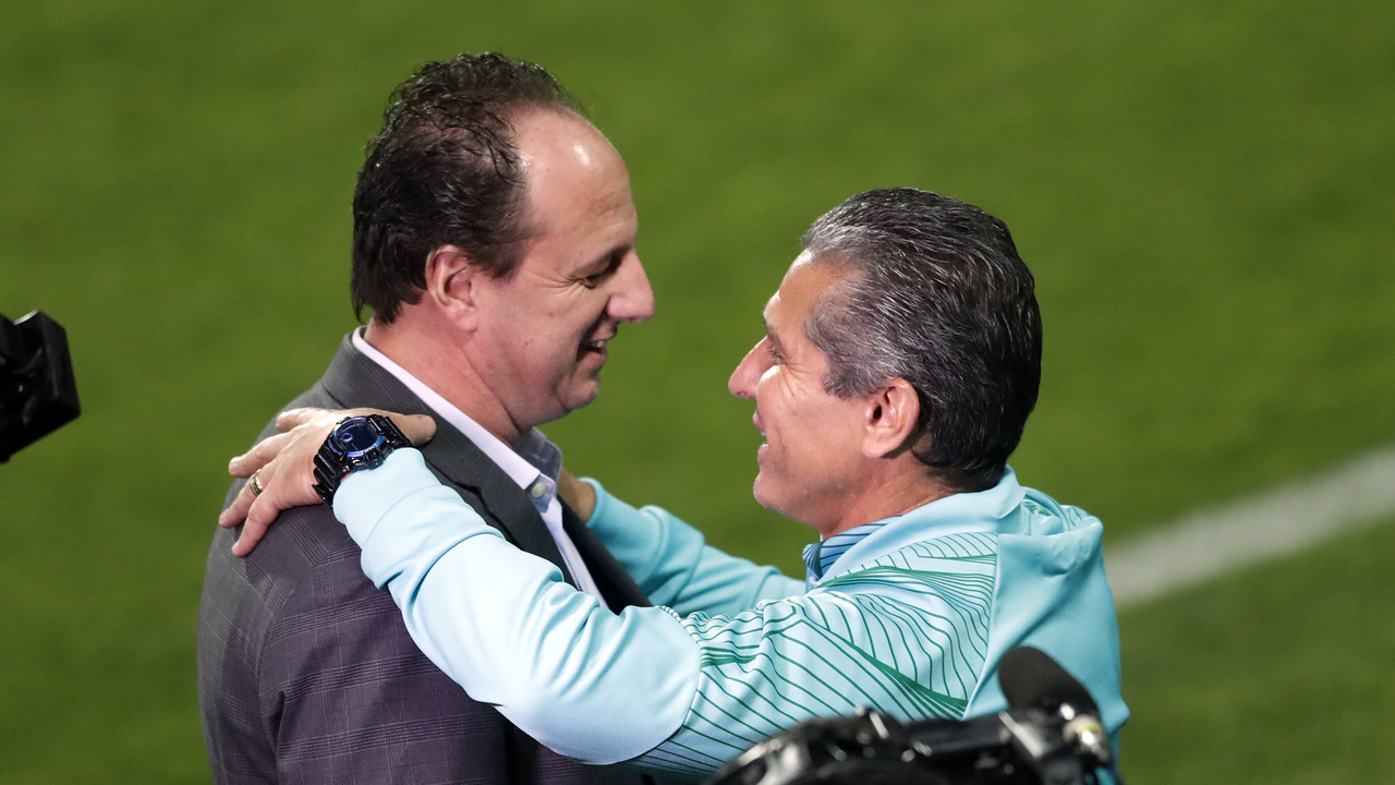 Os técnicos Rogério Ceni e Jorginho. O primeiro trocou o Fortaleza pelo Flamengo, enquanto o segundo está sem clube, após ter sido demitido pelo Coritiba. Foto: Albari Rosa/Foto Digital/UmDois Esportes. Os técnicos Rogério Ceni e Jorginho. O primeiro trocou o Fortaleza pelo Flamengo, enquanto o segundo está sem clube, após ter sido demitido pelo Coritiba. Foto: Albari Rosa/Foto Digital/UmDois Esportes.
