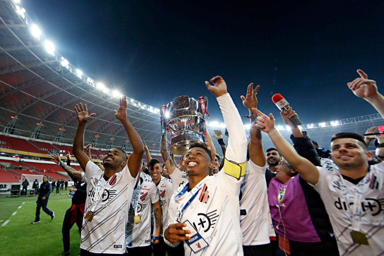Wellington foi o capitão do Athletico na conquista da Copa do Brasil, em 2019. Wellington foi o capitão do Athletico na conquista da Copa do Brasil, em 2019.