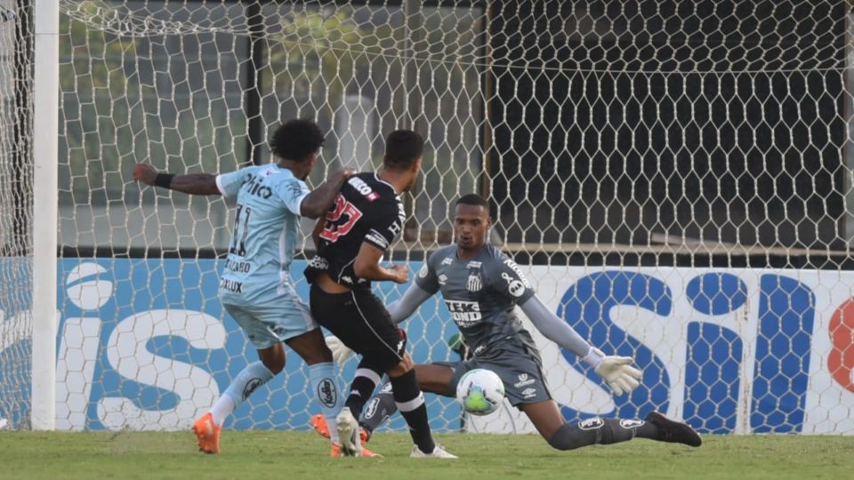Vasco derrota o Santos e segue na luta contra a zona de rebaixamento Vasco levou a melhor contra o Santos.