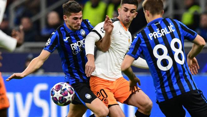 Atalanta x Valência transcorreu normalmente, mas o vírus já assolava a Europa. Foto: AFP. Atalanta x Valência transcorreu normalmente, mas o vírus já assolava a Europa. Foto: AFP.