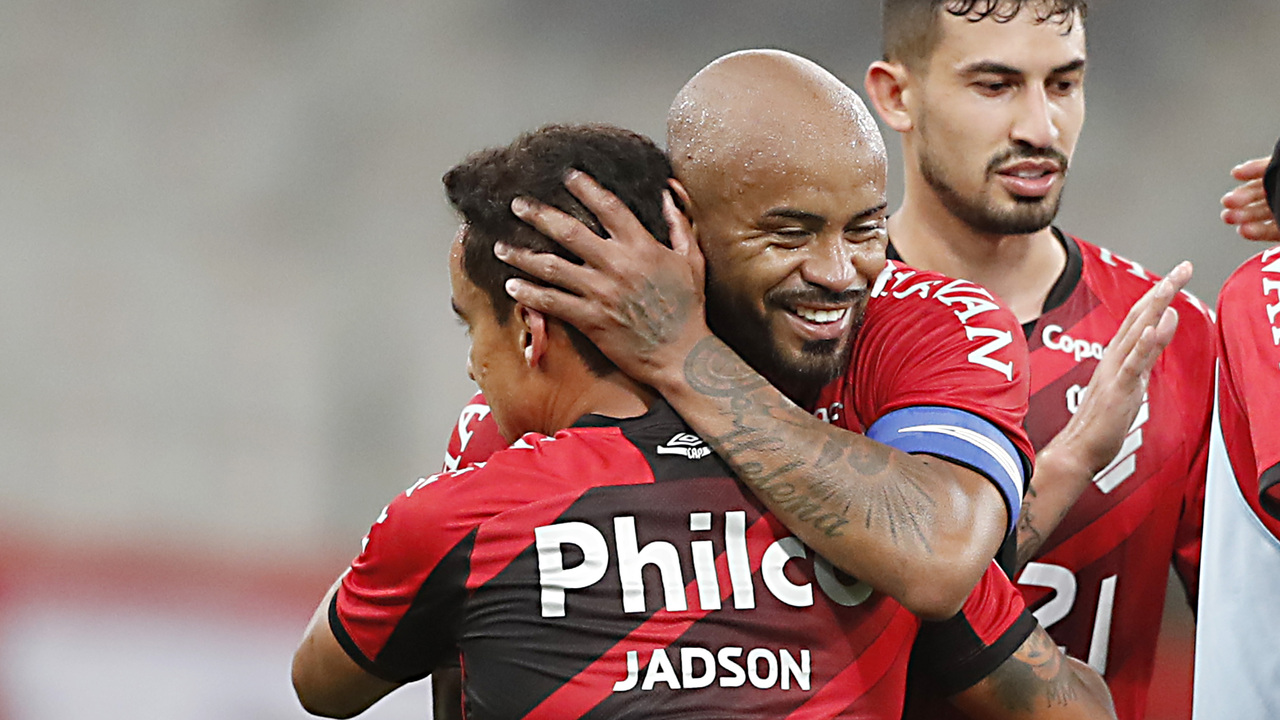 Thiago Heleno e Jadson, jogadores do Athletico.