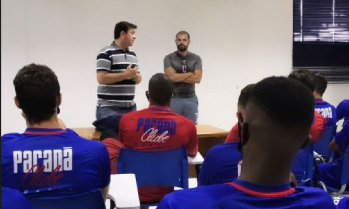 Márcio Coelho foi apresentado ao elenco na manhã desta quarta-feira. Foto: Reprodução/Paraná. Márcio Coelho foi apresentado ao elenco na manhã desta quarta-feira. Foto: Reprodução/Paraná.