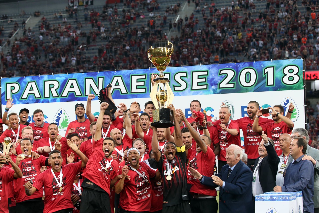Piazada do Athletico fez a festa em 2018 após derrotar o Coritiba. Piazada do Athletico fez a festa em 2018 após derrotar o Coritiba.
